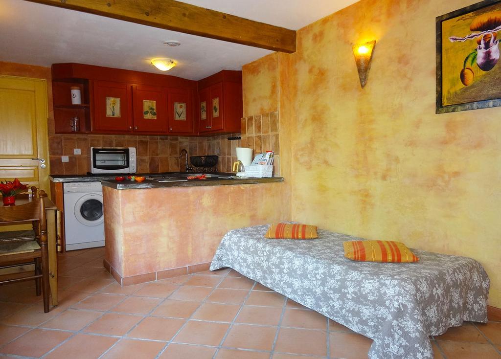 Bed and Breakfast Le Mas De Pie Caud Rognes Екстер'єр фото